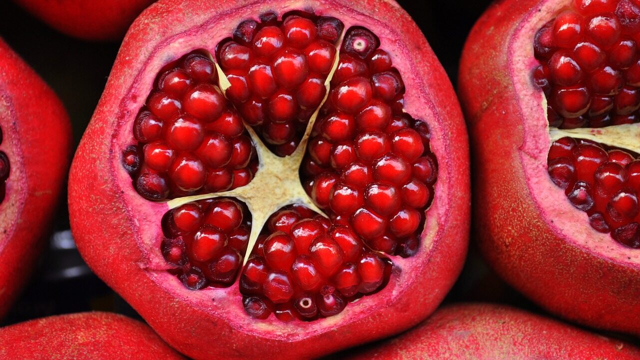 pomegranate-g57bda345b_1280-e1679921869400.jpg