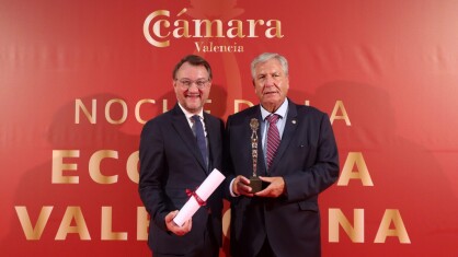 Camara-Valencia-2022-Innovation-Award-Julian-Herraiz-y-Manuel-Garcia-Portillo-scaled-e1663144160819.jpg