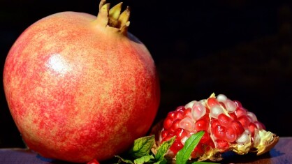 pomegranate-g5dce9b484_1280-e1669910744978.jpg