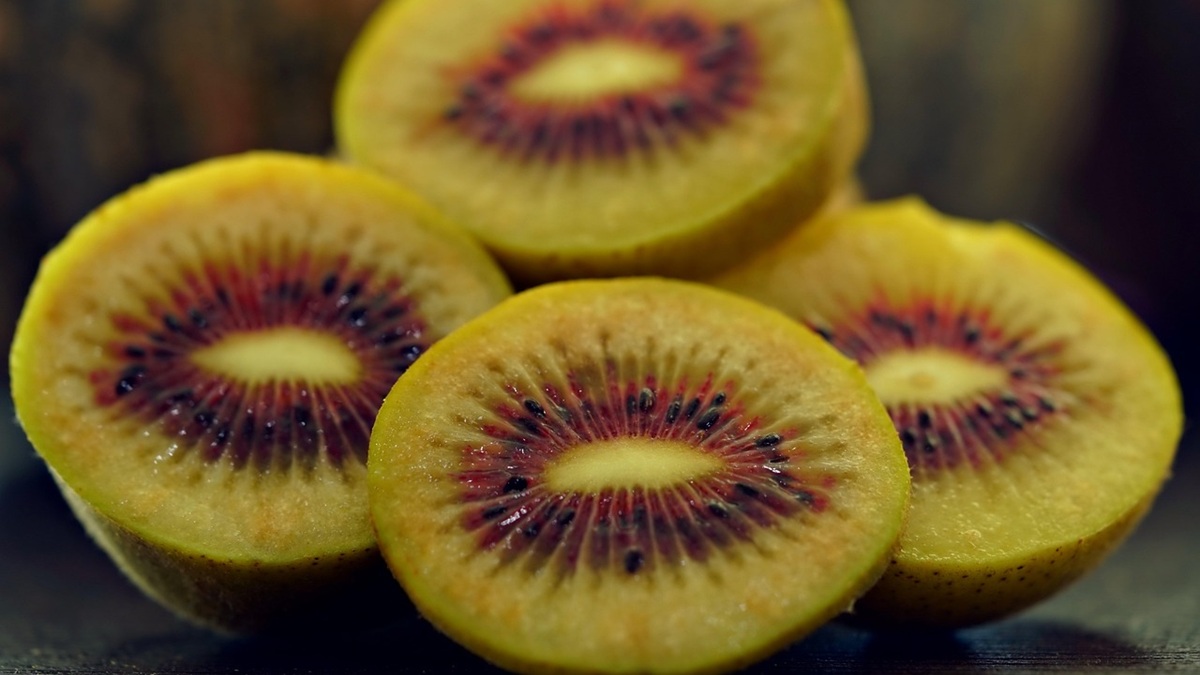 red-kiwi-9292426_1280.jpg